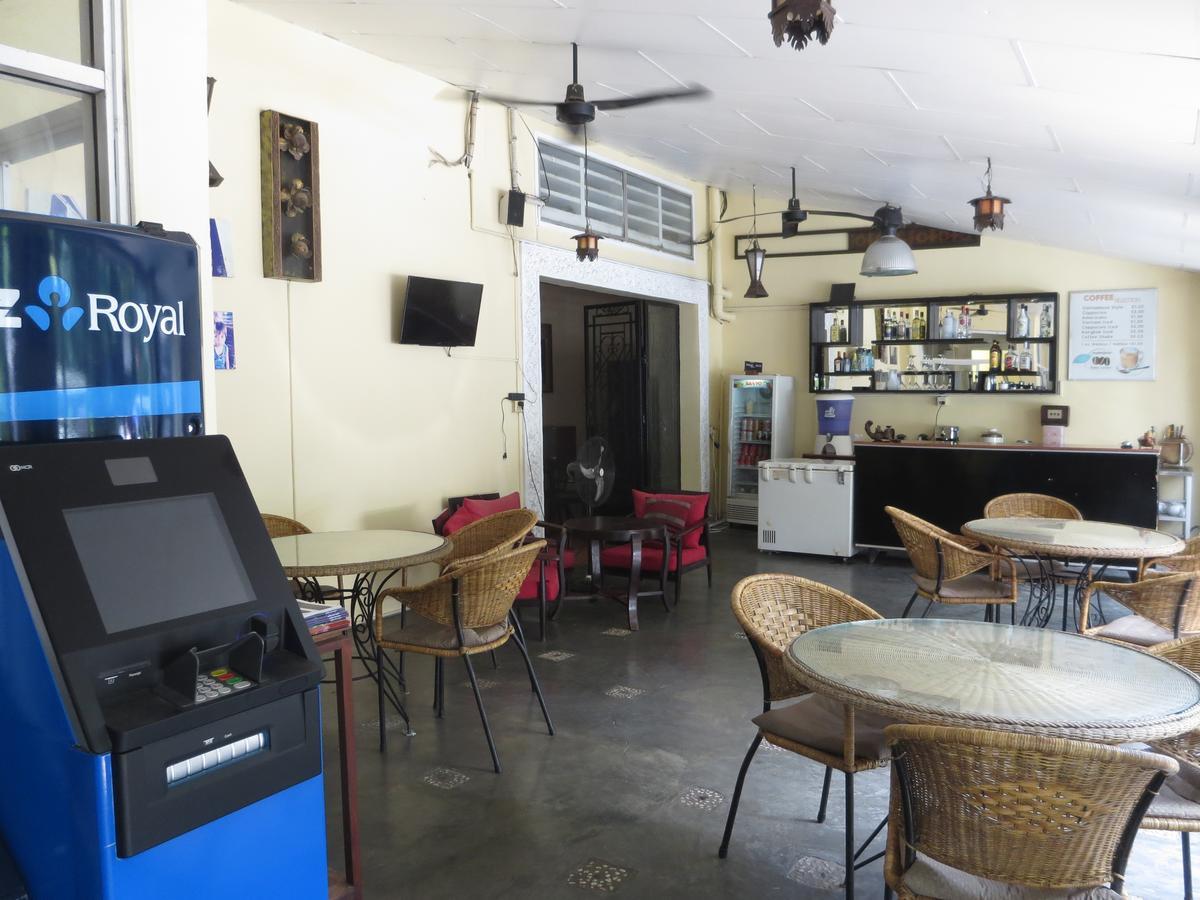 Goldie Guesthouse Phnom Penh Exterior photo