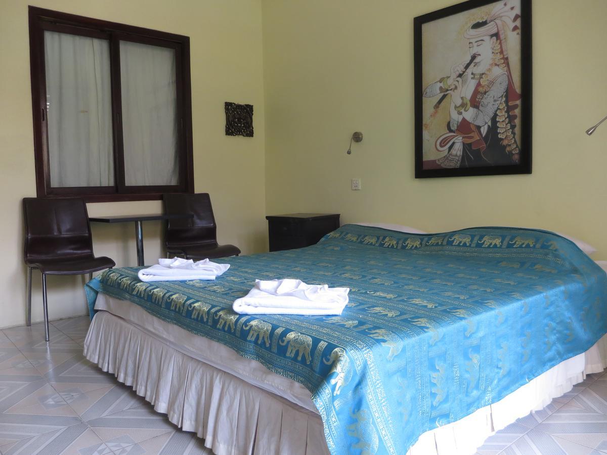 Goldie Guesthouse Phnom Penh Exterior photo