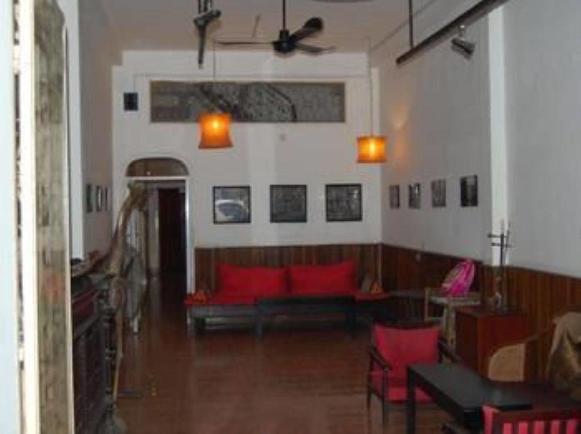 Goldie Guesthouse Phnom Penh Exterior photo